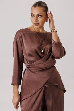 Демисезонные коричневые брюки палаццо с блузой из атласа Fantazia Mod 4993/1 - фото 4