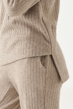 Деловой комплект джемпер и брюки с воротником-стойкой Панда 196120w бежевый - фото 3