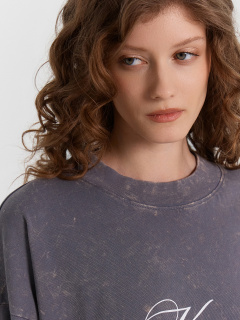 Лонгслив Mark Formelle 122999/24-ОБР30377П-0 серый_туман_печать_009.2_ЛОНГ_Эйсид_1_сл_на_пол_ - фото 5