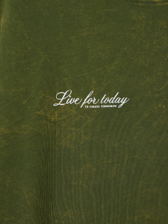 Футболка Mark Formelle 111883/25-ОБР5436П-0 ACID_WASH_т.зеленый_печать_009.2_Эйсид_1_сл_на_по - фото 3