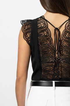 Блуза полуприлегающая с кружевом и кружевным крылышком VIZAVI 673 черный - фото 5