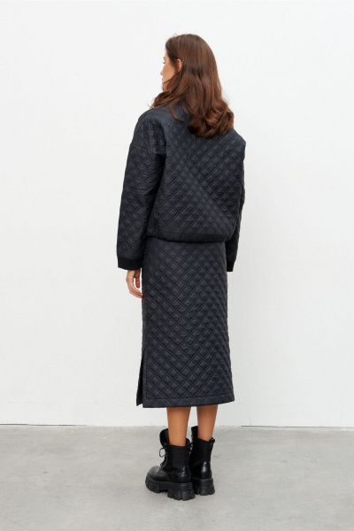 Комплект бомбер и юбка миди из плащевки и трикотажа KaVaRi 8043 черный - фото 4