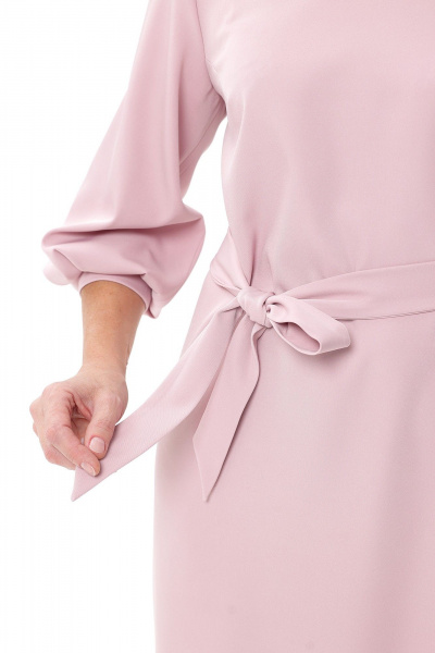 Платье с талевыми вытачками и шлицей Соджи 578 пудровый - фото 4