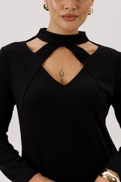 Черное платье кокетливым вырезом и рельефом Fantazia Mod 4657 - фото 5