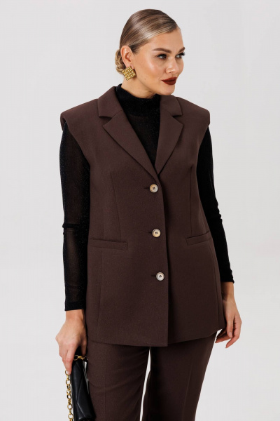 Демисезонный коричневый брючный костюм с жилетом и классическими брюками Fantazia Mod 4978 - фото 3