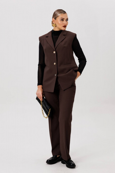 Демисезонный коричневый брючный костюм с жилетом и классическими брюками Fantazia Mod 4978 - фото 2
