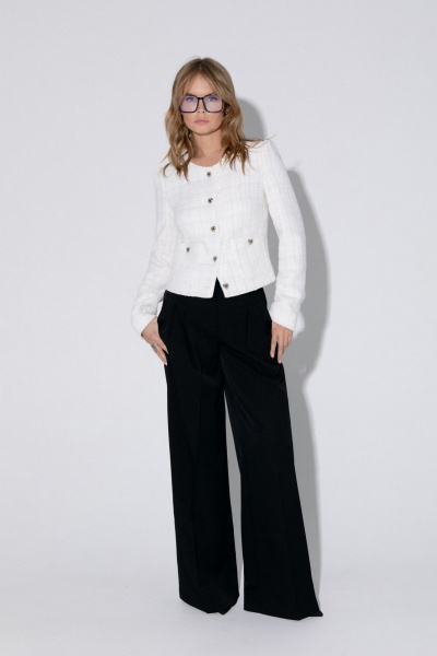 Костюм-двойка жакет и брюки палаццо из фактурной ткани PiRS 5410 молочный+черный - фото 5
