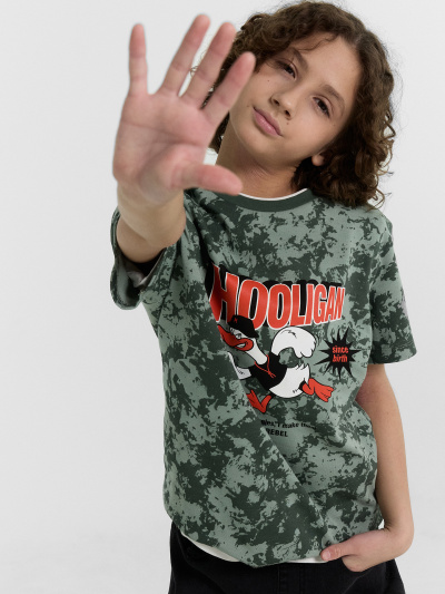 Футболка Mark Formelle 113379/24-31900ПП-0 миллитари_варка_на_зеленом_3_сл_на_пол - фото 1