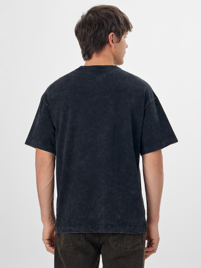 Футболка Mark Formelle 111900/25-ОБР5297П-0 ACID_WASH_черный_печать_009.2_Эйсид_1_сл_на_полДТ - фото 2