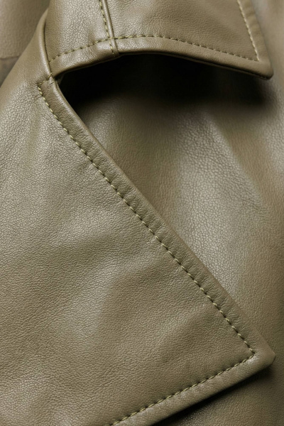 Зеленый тренч из экокожи для демисезона AURA otd 7036 олива - фото 7