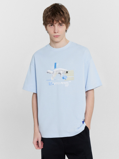 Футболка Mark Formelle 111900/24-3973П-0 воздушный_голубой_печать_2_сл_на_пол_Д - фото 1