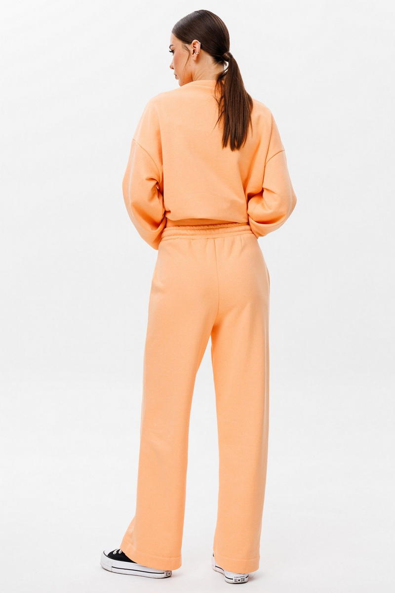 Фирменные спортивные костюмы женские