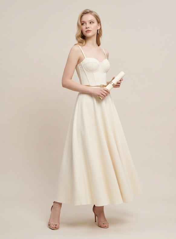 Образ #2: Платье с корсетным верхом и расклешённой юбкой